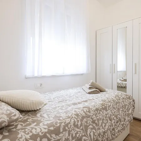 Appartement With Parking Space - 23478 *